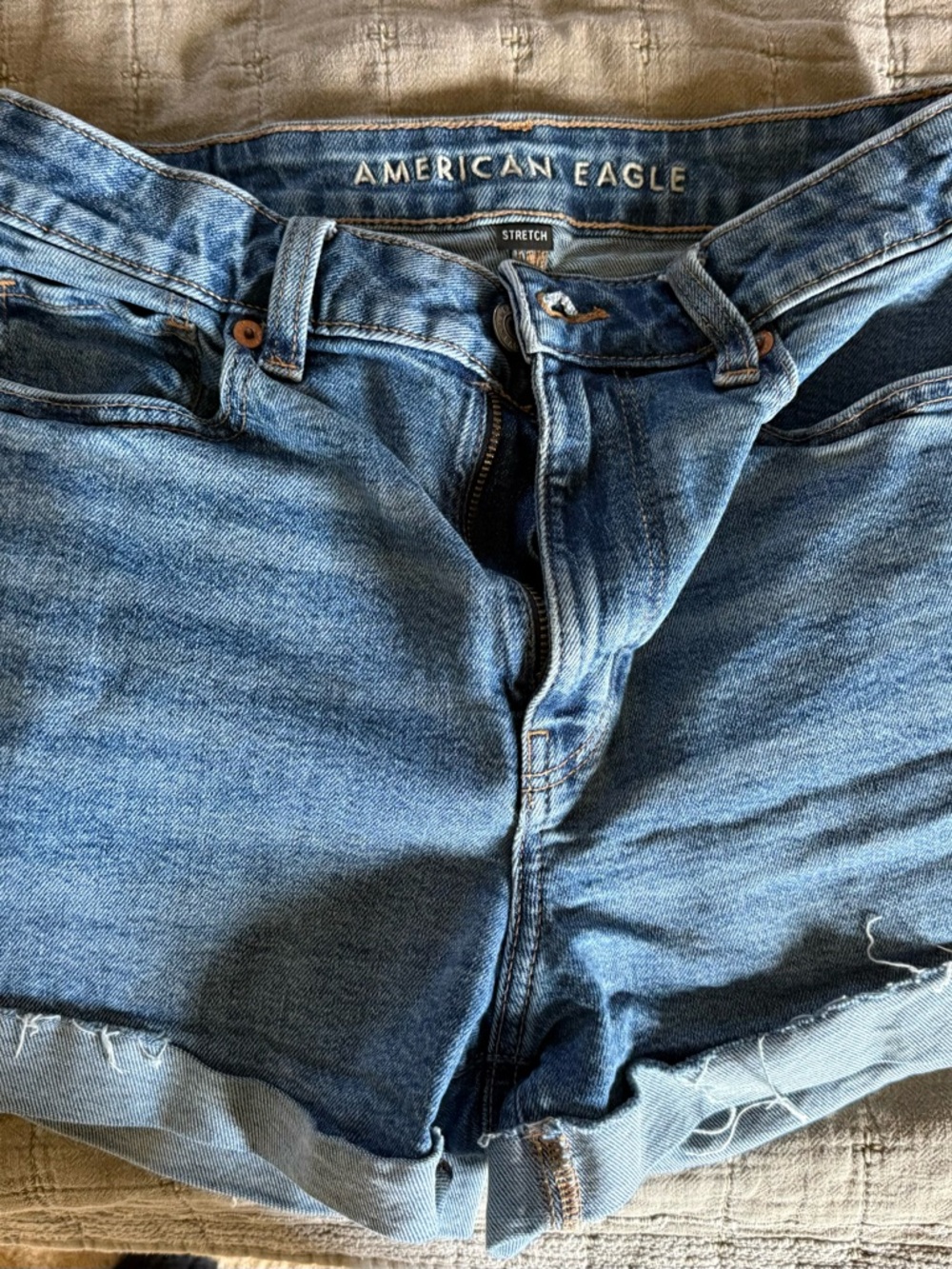 American Eagle Mom Short High-Rise Denim Cutoff Shorts size 2